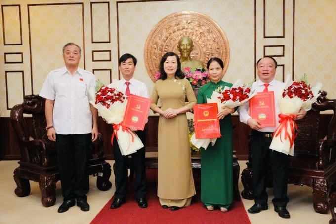 Trao quyết định bổ nhiệm cán bộ ở Bình Phước