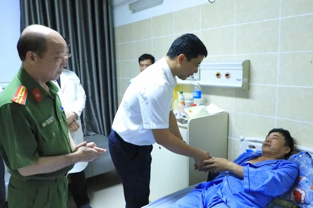 Giám đốc Công an Đồng Nai thăm hỏi thành viên tổ bảo vệ an ninh trật tự bị thương