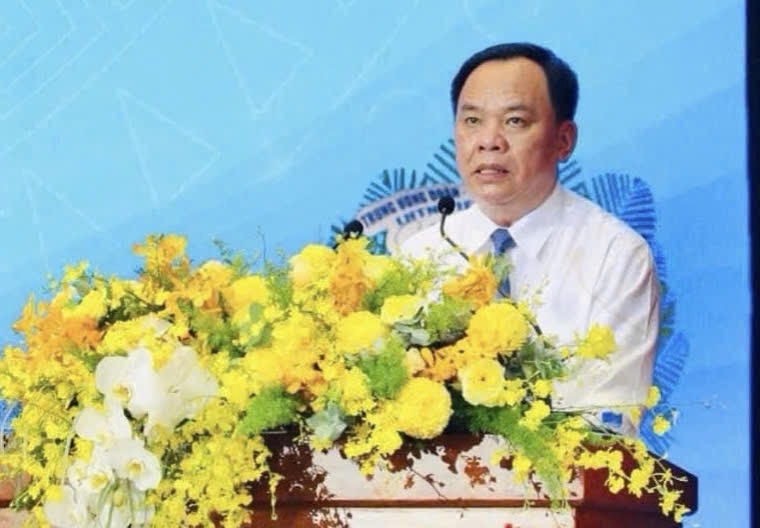 Chủ tịch UBND tỉnh Đồng Nai Võ Tấn Đức đối thoại với thanh niên