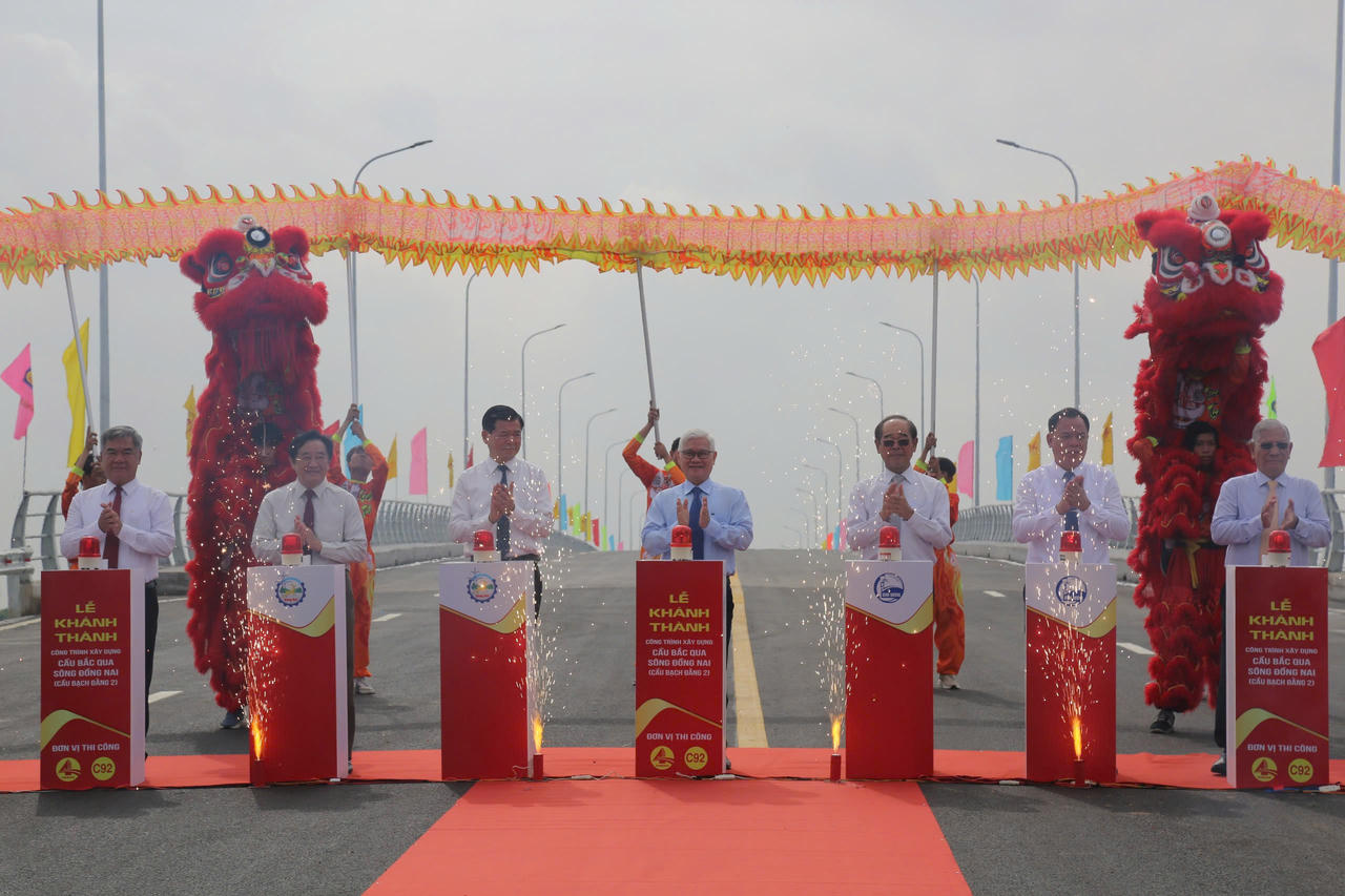 Bình Dương khánh thành 2 công trình hơn 4.000 tỷ đồng