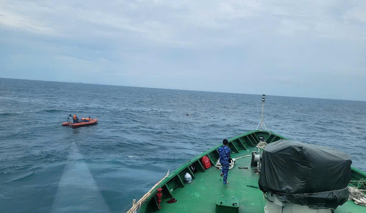 Tìm thấy thi thể một ngư dân trong vụ tai nạn giữa tàu hàng và tàu cá