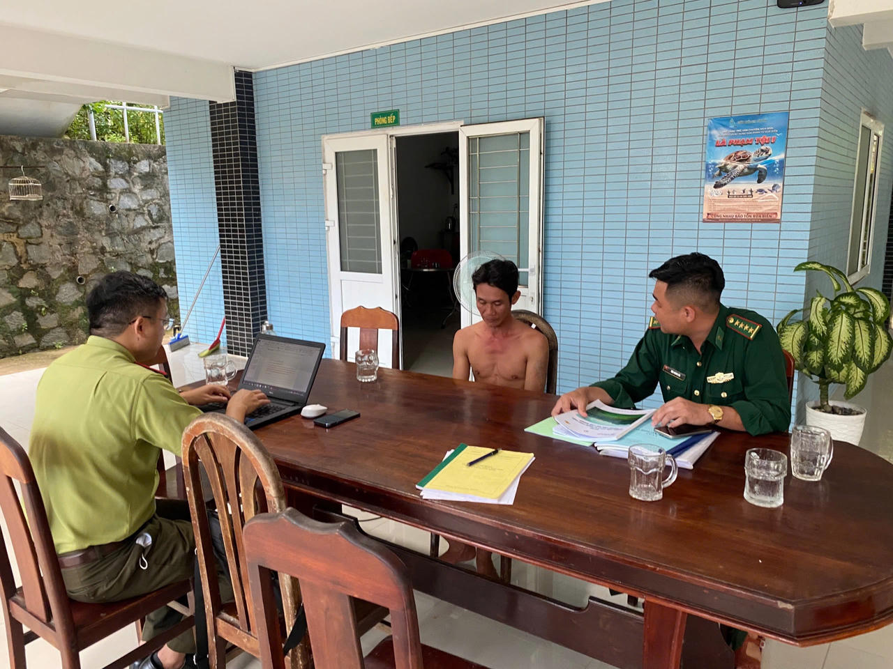 Bắt giữ đối tượng vận chuyển 17 cá thể khỉ quý hiếm tại Côn Đảo