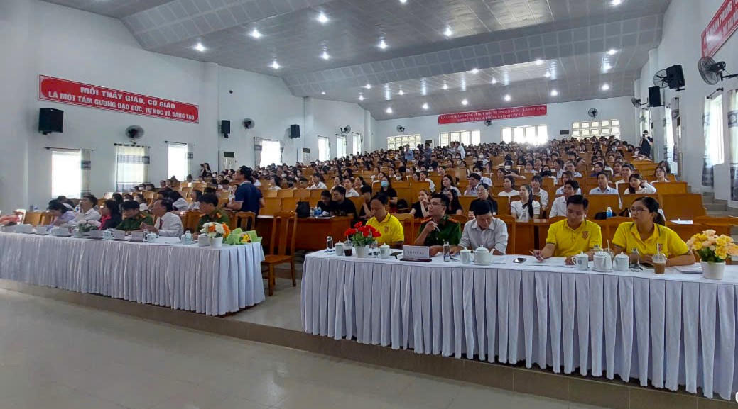 Hơn 600 sinh viên dự hội thi Tìm hiểu pháp luật về phòng, chống tội phạm và tác hại của thuốc lá
