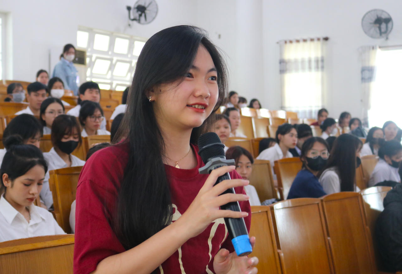 Hơn 600 sinh viên dự hội thi Tìm hiểu pháp luật về phòng, chống tội phạm và tác hại của thuốc lá