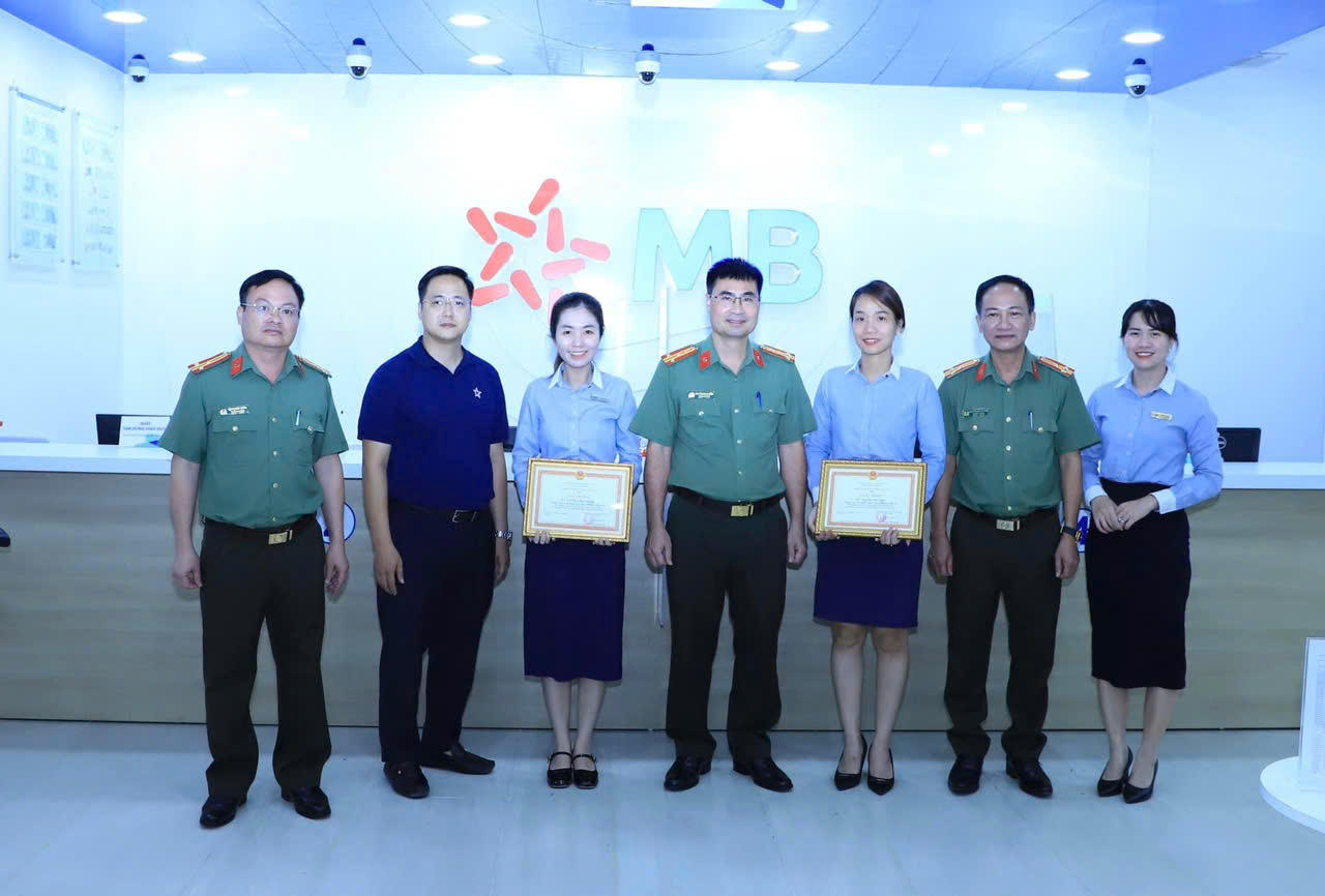 Khen thưởng tập thể, cá nhân có thành tích lớn trong đấu tranh phòng, chống tội phạm ở Tây Ninh, Đồng Nai