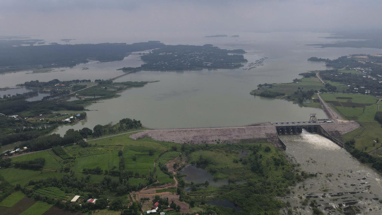 10h ngày 12/10, Thuỷ điện Trị An xả lũ 