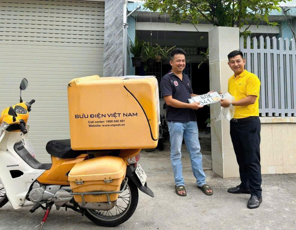 CSGT Đồng Nai giải quyết hơn 1.800 trường hợp đăng ký và cấp biển số xe tại nhà 