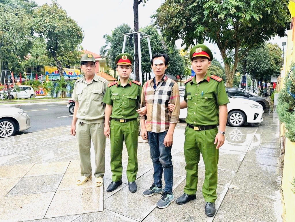 Xử lý đối tượng vi phạm nồng độ cồn còn đánh công an