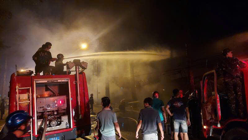 Cháy nhà lúc rạng sáng, 4 người thương vong