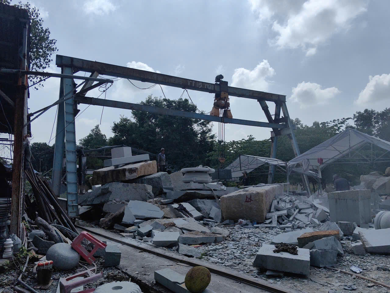 Gian nan làng nghề làm đá Bửu Long