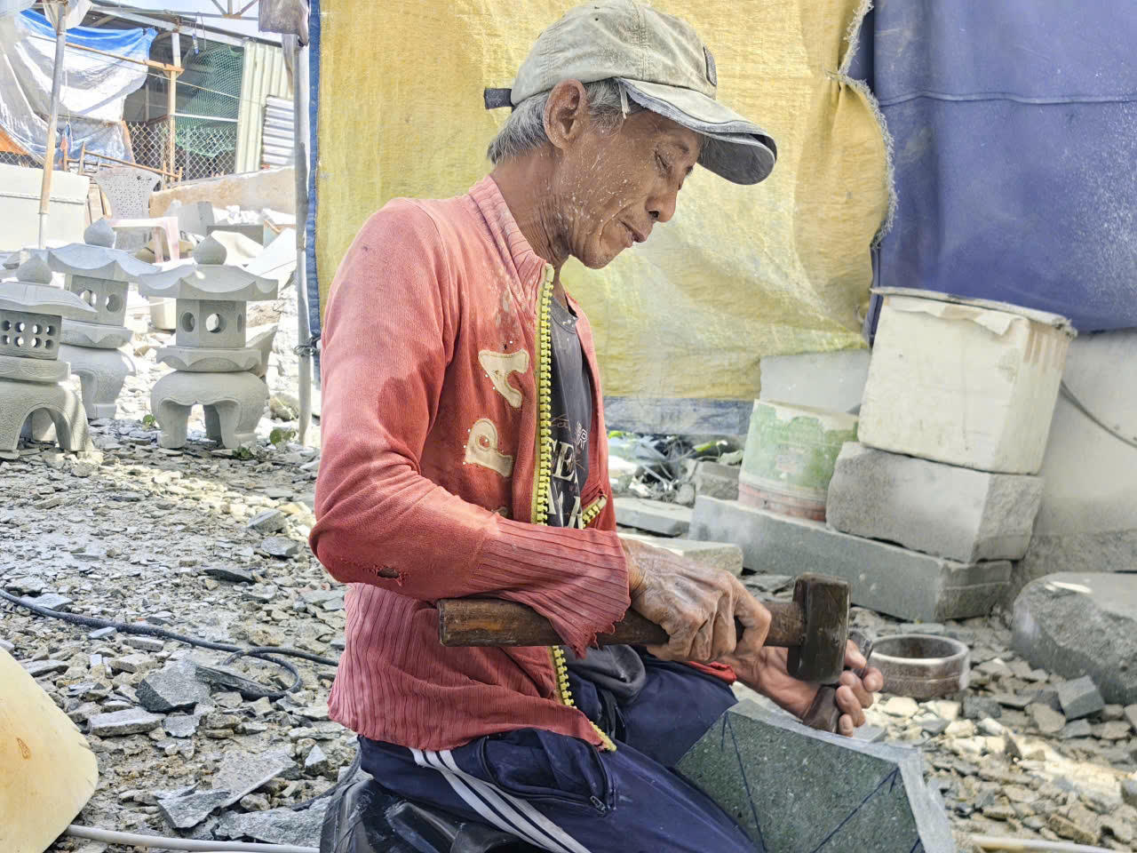 Gian nan làng nghề làm đá Bửu Long