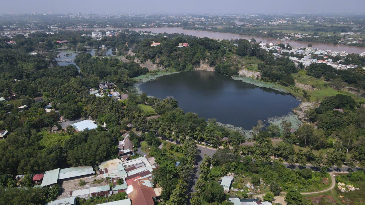 Gian nan làng nghề làm đá Bửu Long