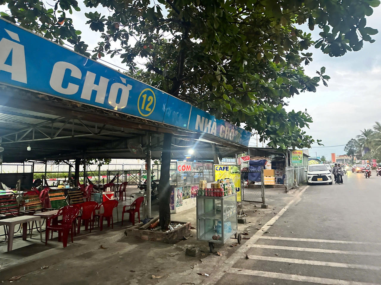 Hàng trăm mét vuông đất hành lang an toàn đường bộ QL1A tại ngã tư Vũng Tàu (TP Biên Hòa) bị sử dụng sai mục đích