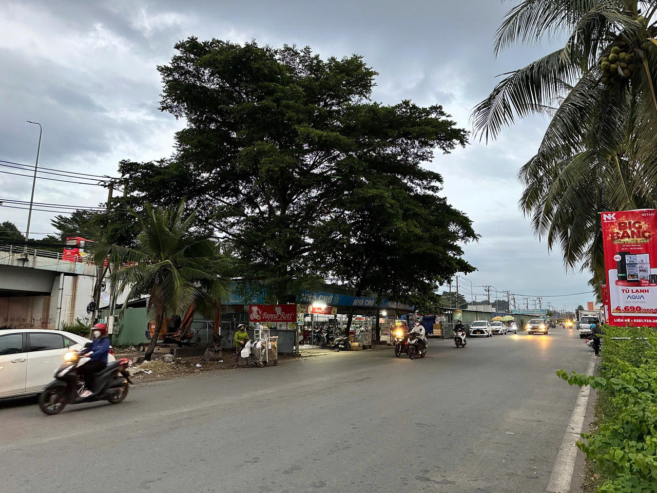 Hàng trăm mét vuông đất hành lang an toàn đường bộ QL1A tại ngã tư Vũng Tàu (TP Biên Hòa) bị sử dụng sai mục đích
