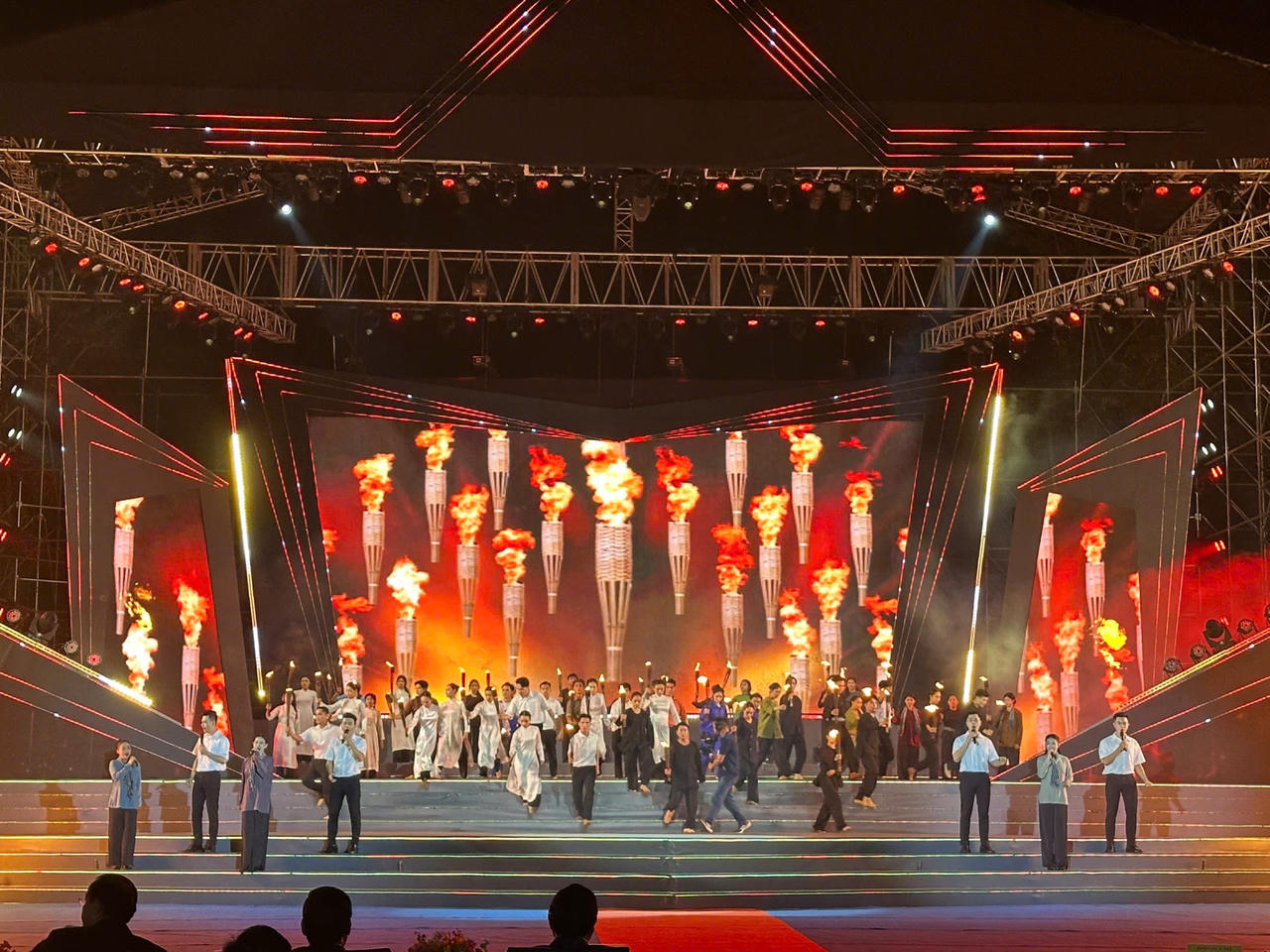 Thủ tướng dự Lễ kỷ niệm 60 năm Chiến thắng Bình Giã