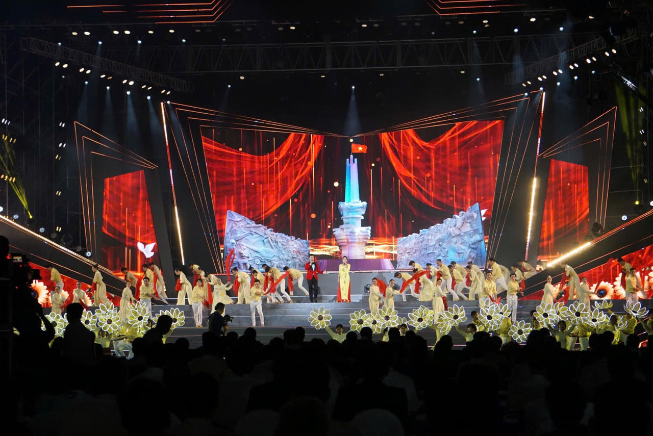 Thủ tướng dự Lễ kỷ niệm 60 năm Chiến thắng Bình Giã