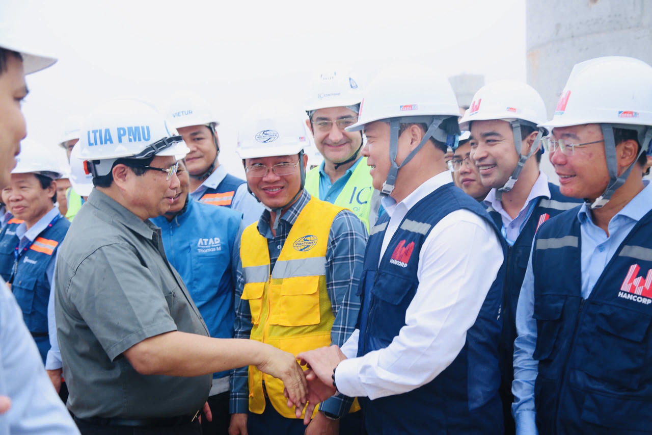 Thủ tướng kiểm tra tiến độ xây dựng sân bay Long Thành 