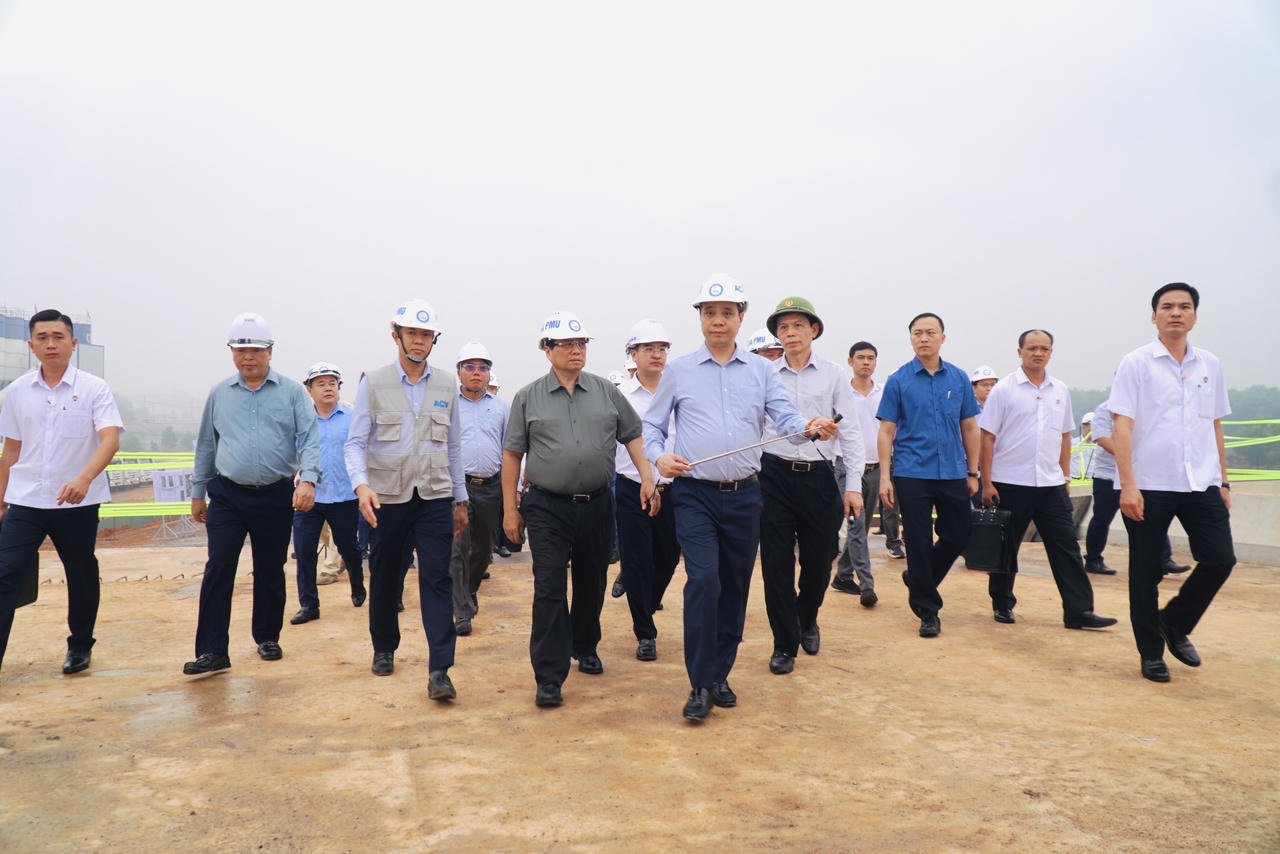 Thủ tướng: Phải hoàn thành Sân bay Long Thành trong năm 2025, xử lý nghiêm cán bộ cản trở tiến độ