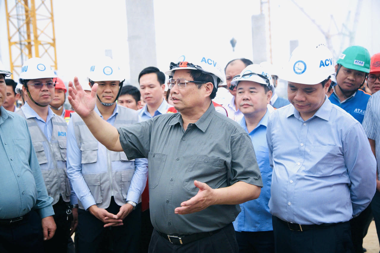 Thủ tướng: Phải hoàn thành Sân bay Long Thành trong năm 2025, xử lý nghiêm cán bộ cản trở tiến độ