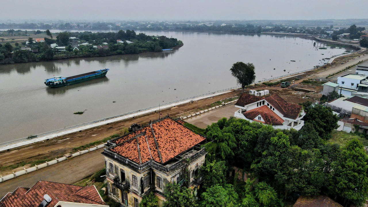 Nhà lầu ông Phủ hơn trăm năm bên dòng sông Đồng Nai