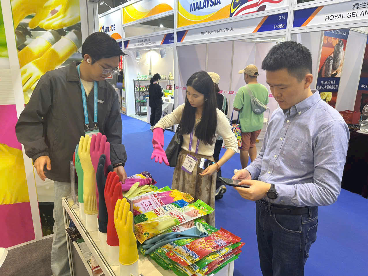 Găng tay cao su thiên nhiên Nam Long: Hơn một thập kỷ khẳng định chất lượng và niềm tin với hàng Việt