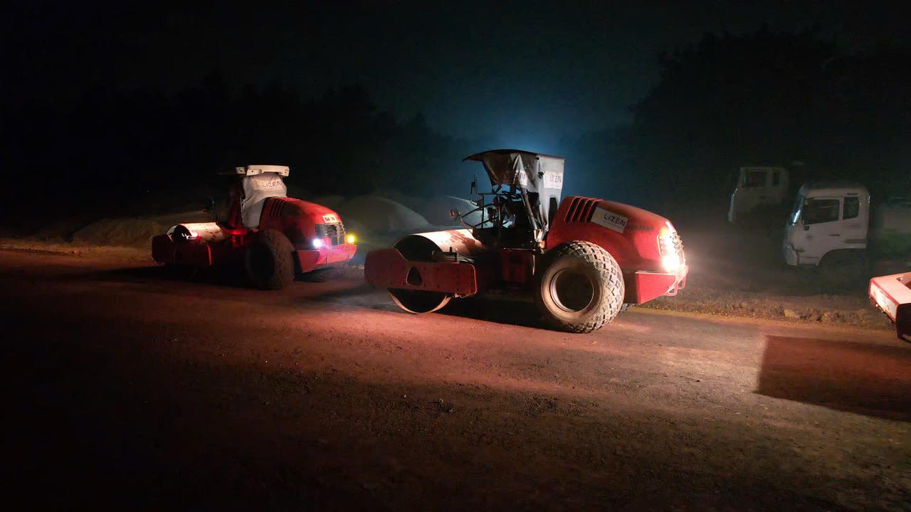 Trắng đêm thi công, cao tốc qua Đồng Nai sắp được thảm nhựa