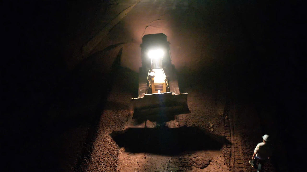 Trắng đêm thi công, cao tốc qua Đồng Nai sắp được thảm nhựa