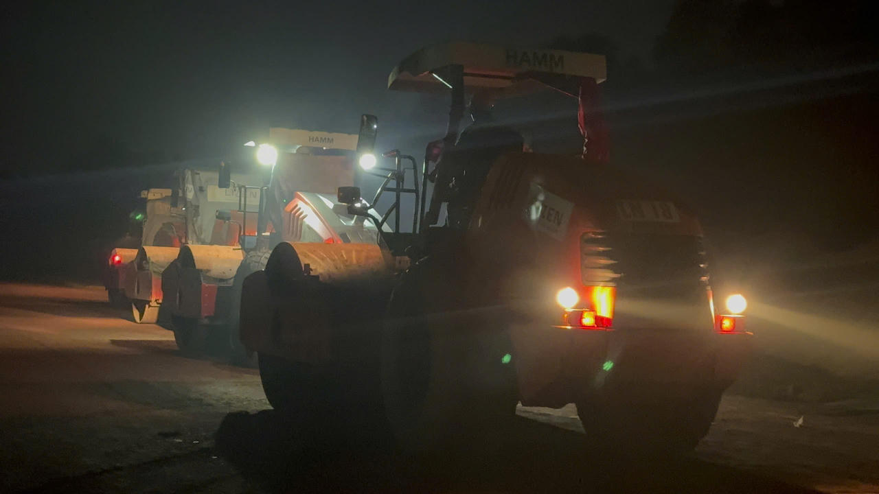 Trắng đêm thi công, cao tốc qua Đồng Nai sắp được thảm nhựa