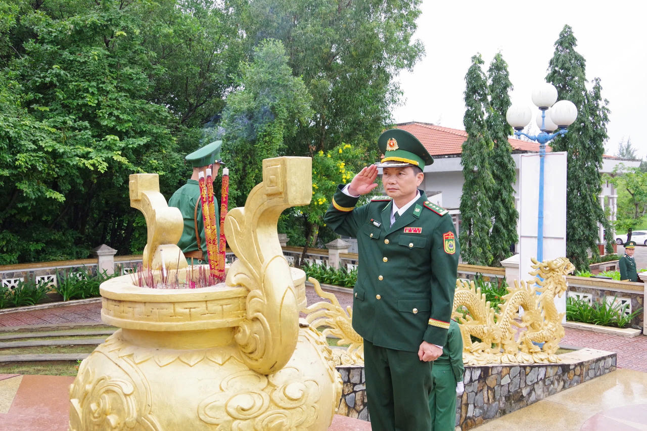 Dâng hương tưởng nhớ các Anh hùng liệt sĩ tại tỉnh Bà Rịa – Vũng Tàu