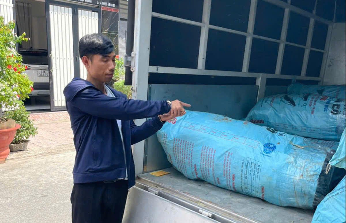 Khen thưởng lực lượng triệt phá đường dây mua bán 555 kg cần sa từ Thái Lan về Việt Nam