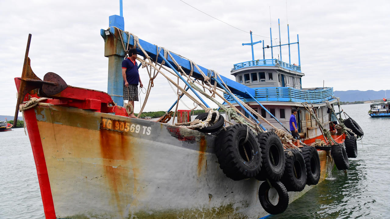 Hải đoàn Biên Phòng 18 phát hiện tàu chở 50.000 lít dầu không có hoá đơn 