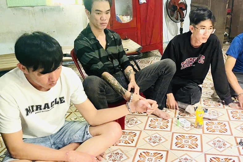  Công an thị xã La Gi bắt giữ 11 đối tượng liên quan đến ma tuý