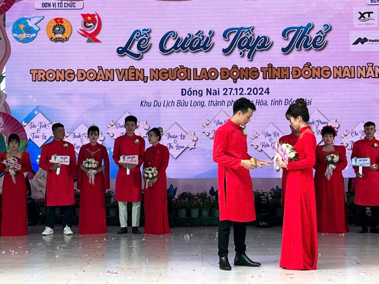 Tổ chức cưới tập thể cho 9 đôi uyên ương công nhân ở Đồng Nai