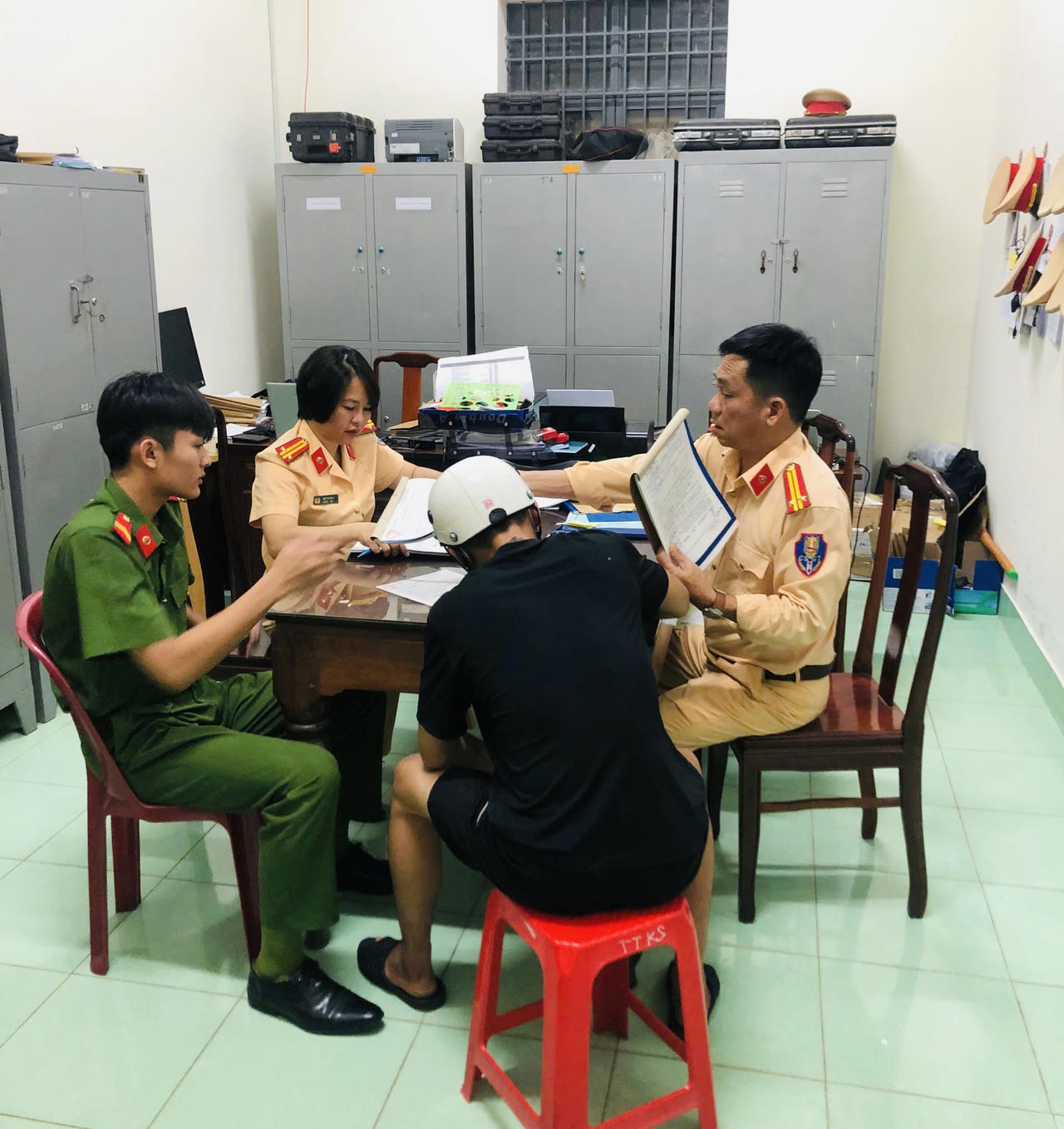 Nhiều trường hợp bị lập biên bản vi phạm giao thông sau chiến thắng của đội tuyển Việt Nam