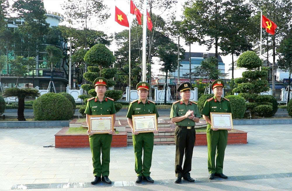 Bộ Công an khen thưởng các đơn vị phá Chuyên án 0124M tại Bình Phước 