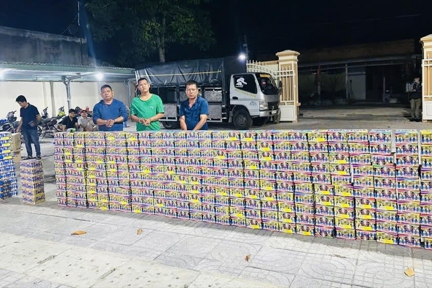 Triệt phá đường dây vận chuyển pháo lậu từ Campuchia về Việt Nam