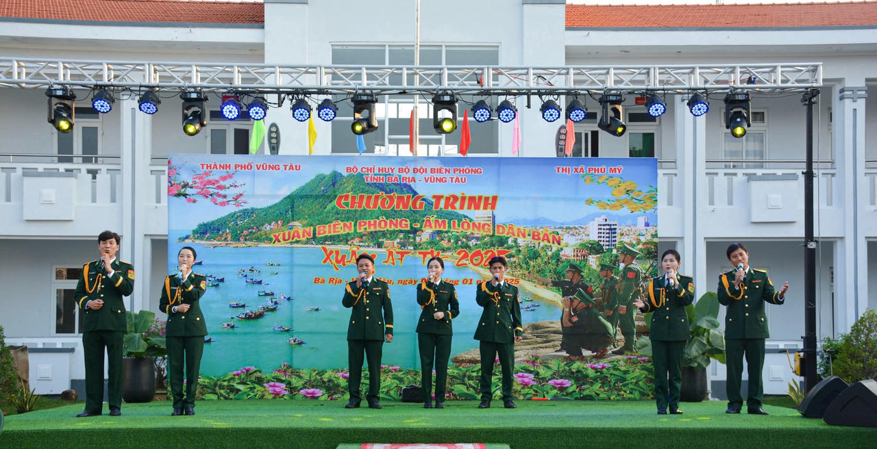 BĐBP tỉnh Bà Rịa – Vũng Tàu tặng quà cho gia đình chính sách, gia đình có hoàn cảnh khó khăn