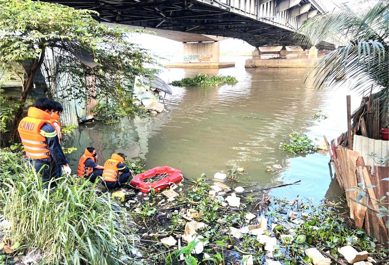 Sau khi trình báo bị lừa đảo 200 triệu đồng, cô gái được phát hiện đã tử vong dưới sông 
