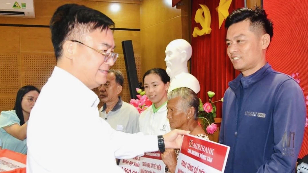 Bà Rịa-Vũng Tàu trao gần 21 tỷ đồng cho hộ nghèo và hộ cận nghèo nhân dịp Tết Nguyên đán