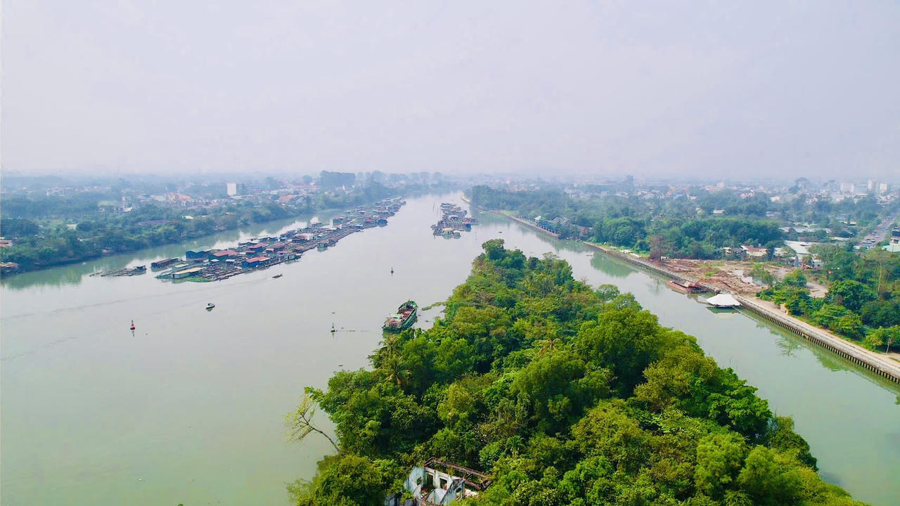 Lao nhịp dầm đầu tiên cầu Thống Nhất nối đôi bờ sông Đồng Nai