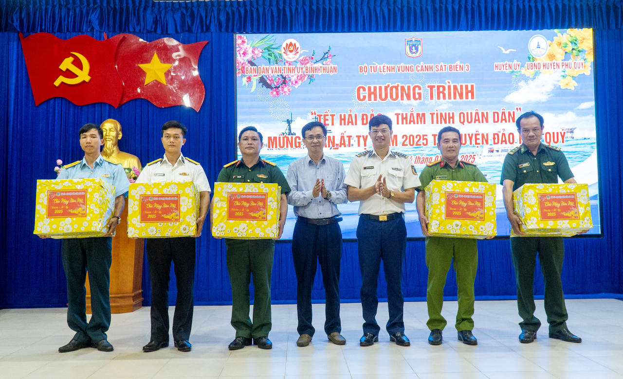 Mang mùa Xuân ra các huyện đảo tiền tiêu