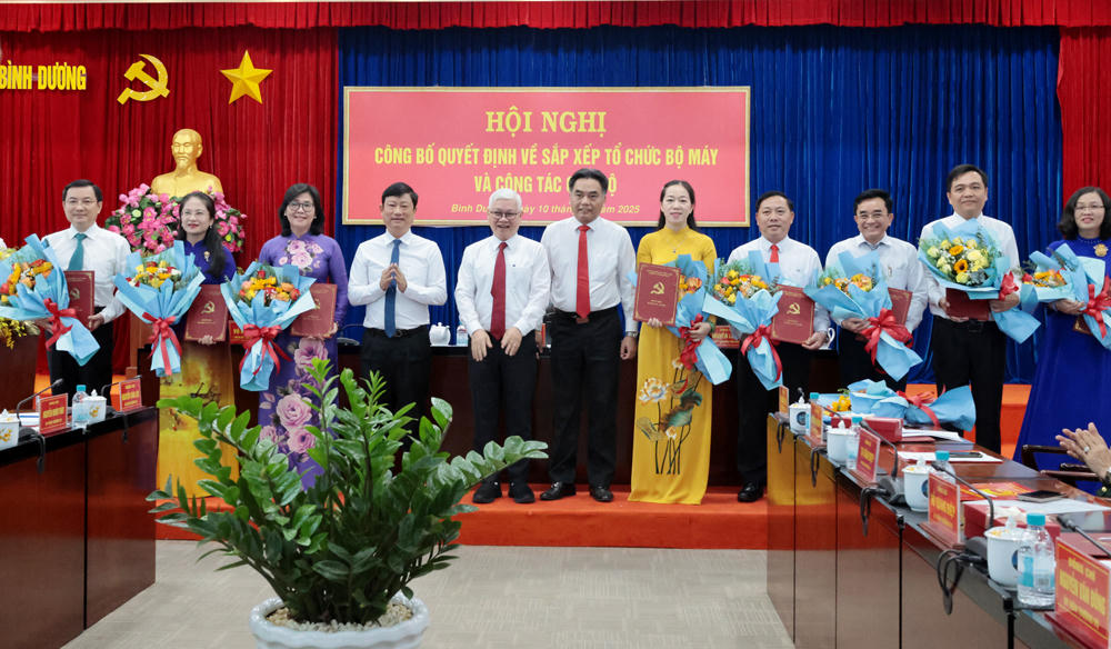 Nhiều cán bộ của tỉnh Bình Dương nghỉ hưu trước tuổi