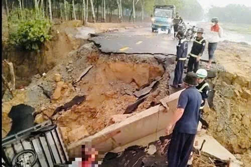 Sụt lún bất ngờ trên đường xã hội hóa gây thương tích cho người dân