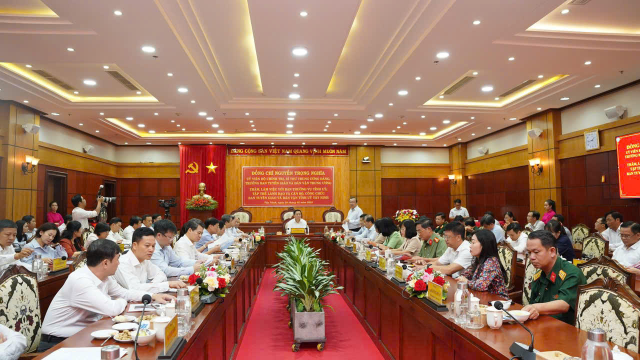 Trưởng Ban Tuyên giáo và Dân vận Trung ương làm việc với Tỉnh ủy Tây Ninh