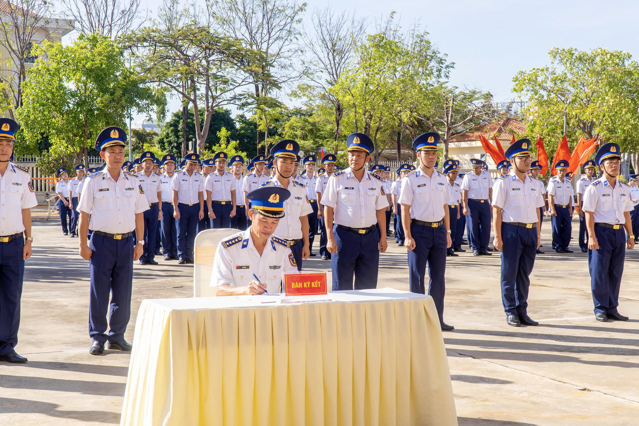 Bộ Tư lệnh Vùng Cảnh sát biển 3 ra quân huấn luyện năm 2025 và phát động thi đua “Thần tốc - Quyết thắng”