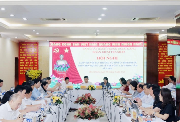 Đoàn công tác của Bộ Chính trị làm việc tại Bình Phước