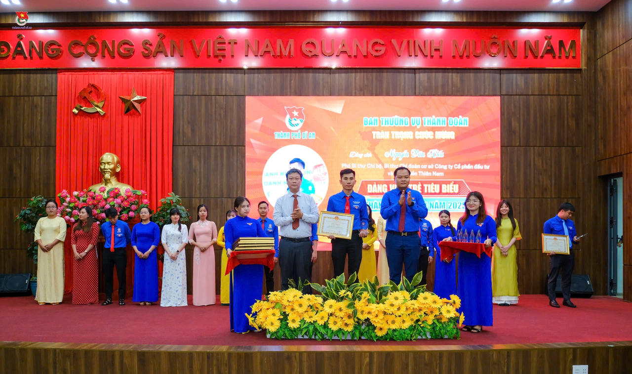 Tuyên dương 95 Đảng viên trẻ tiêu biểu ở Bình Dương