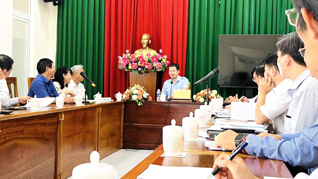 Bí thư Tỉnh ủy Đồng Nai Vũ Hồng Văn tiếp dân, chỉ đạo địa phương tạo điều kiện cho kinh tế tư nhân phát triển