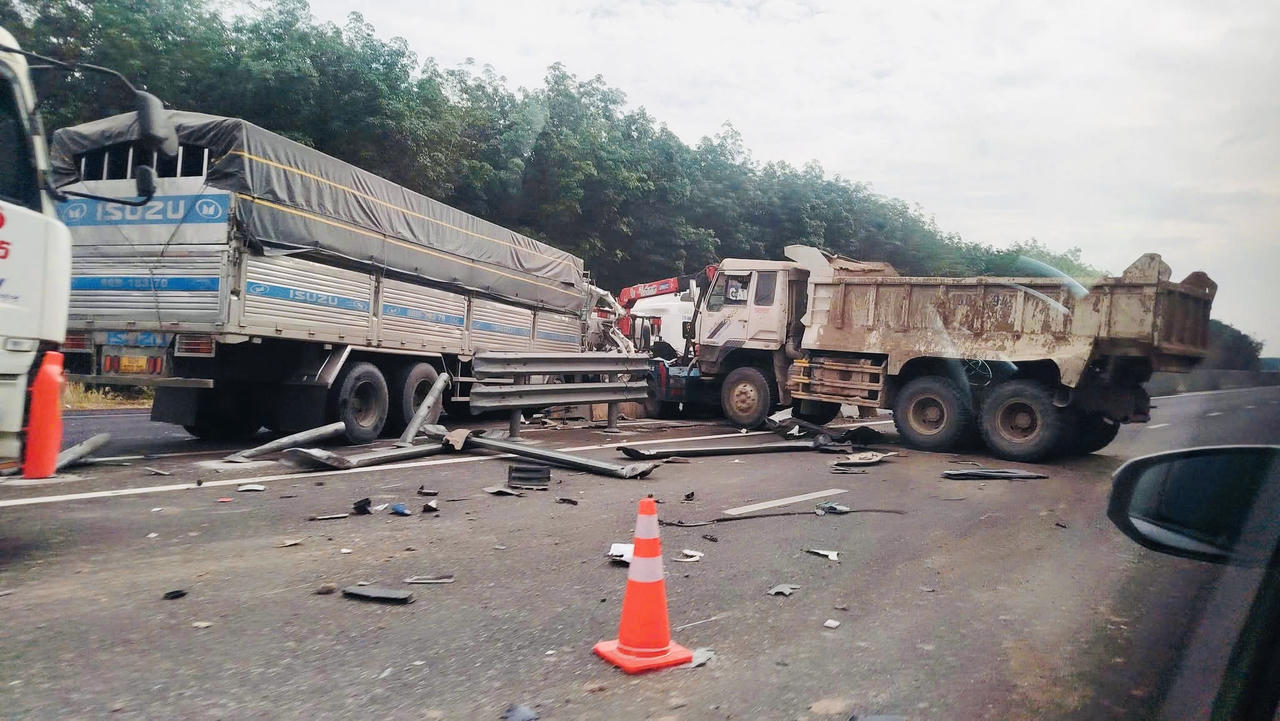 Liên tiếp xảy ra 2 vụ tai nạn nghiêm trọng trên đường cao tốc Dầu Giây - Phan Thiết