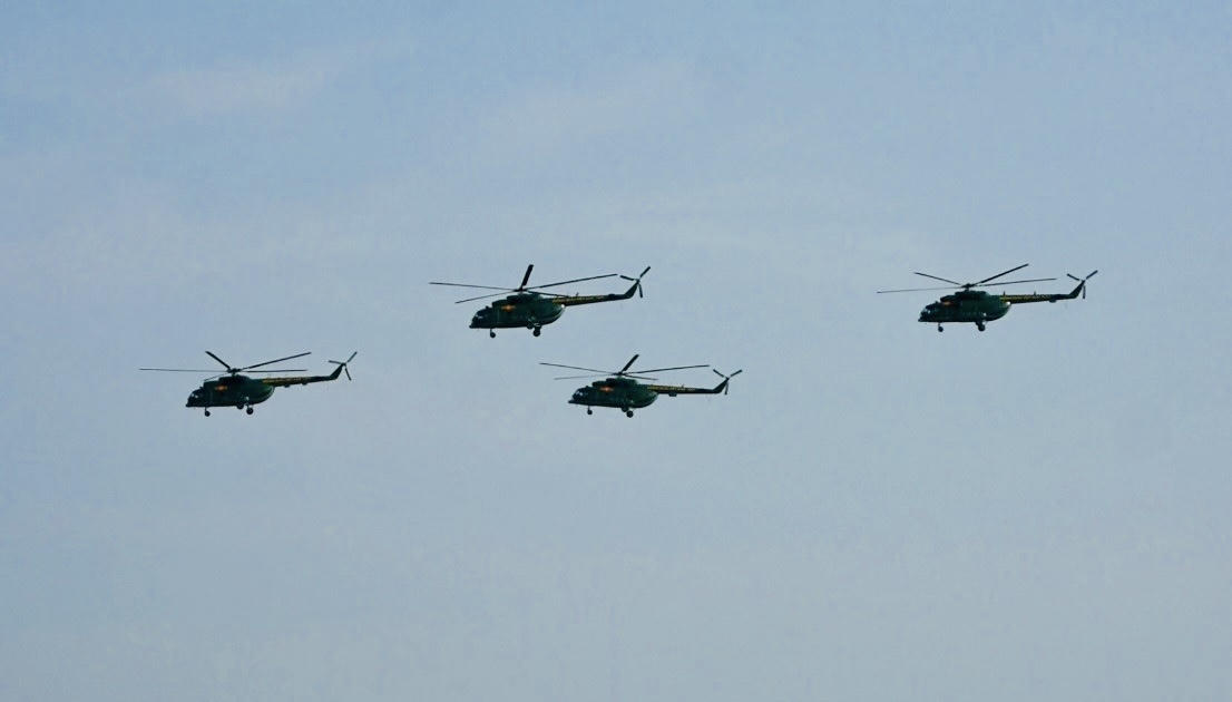 Không quân trình diễn bay tỏa sáng trên bầu trời TP.HCM dịp lễ 30/4